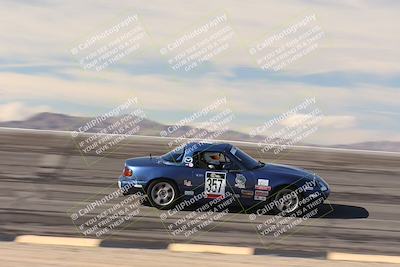 media/Jan-04-2026-SCCA SD (Sun) [[defc442887]]/4-Novice Group/Session 2 Bowl Speed Pans/